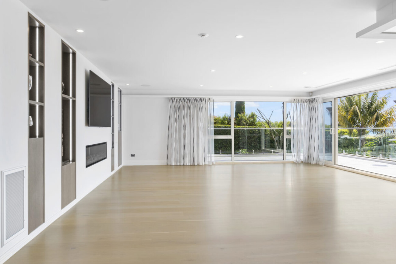 blank floor space with ceiling lighting